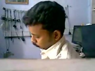 Tamil villaggio fidanzata xxx clip con capo in mobile negozio