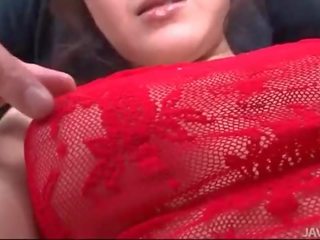 Rui natsukawa di merah pakaian lingerie bekas oleh tiga teman
