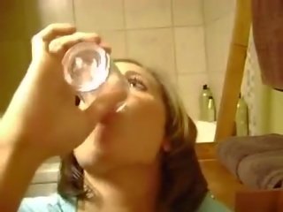 Kristen pití spermie video