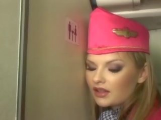 Frumos blonda stewardeza sugand peter onboard