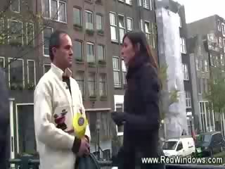 Met zijn leiden geil toerist visits een straat meisje in amsterdam