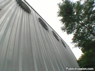Shafting ה ישן בלונדינית צָעִיר ellen קָדוֹשׁ ב את של doors ציבורי נקודה של תצוגה