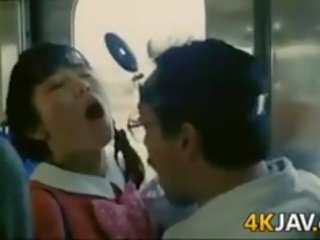 Nena consigue manoseada en un tren