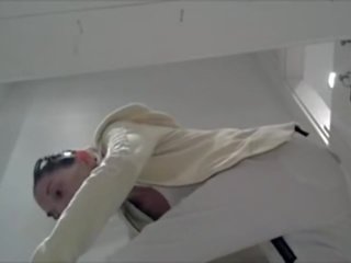 말라 붙은 아기 에 작고 보기 흉한 사람 방