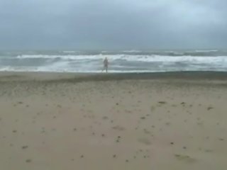 Amatorskie nastolatka ciastko chaos szczupłe dipping w plaża