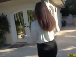Fascinating Real Estate Agent Fucks Her Client To produce The Sale