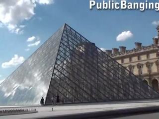 Louvre museum publiczne grupa brudne film trójkąt