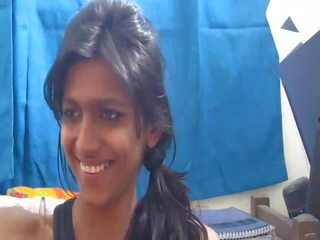 Non-nude más caliente india escuela hija en cámara web - desibate*