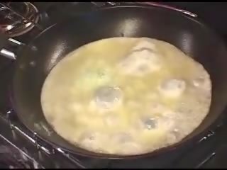Susunod bagay karapatan pagkatapos paulit-ulit na pagpapalabas - scrambled eggs