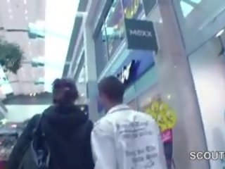 I ri çeke adoleshent fucked në mall për para nga 2 gjerman youngsters