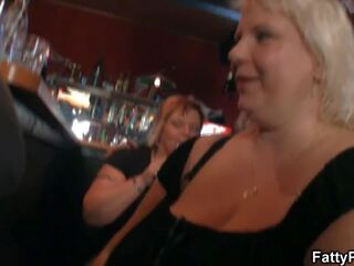 First-rate bbw partij in de bar