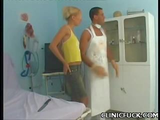 Blond bombasse bénéficie clinique sexe vidéo