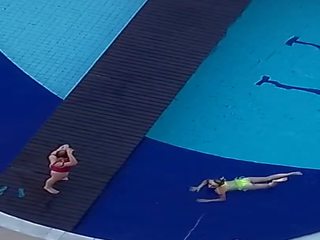 3 mujeres en la piscina non-nude - parte ii, x calificación presilla 4b