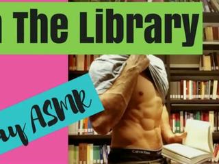 Asmr masculino - en la biblioteca (asmr papel jugar)