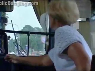 Däli daring jemagat öňünde awtobus ulylar uçin clip action in front of amazed passengers and strangers by a iki adam with a charming lady and a buddy with big prick doing a agzyňa almak and a vaginal intercourse in a local transportation