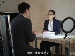 Gyönyörű barna elcsábítás fasz neki ázsiai interviewer - bananafever