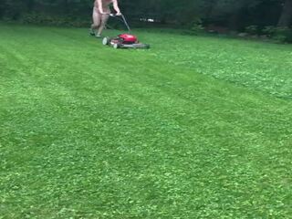 Mowing grass khỏa thân: miễn phí khỏa thân phụ nữ trong công khai độ nét cao bẩn kẹp video