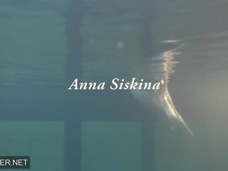 Kuum suur step-sister anna siskina koos suur tissid sisse a ujumine