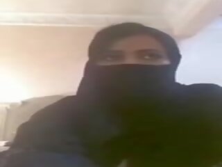 Muslim perempuan simpanan menunjukkan besar payu dara, percuma awam bogel xxx klip video